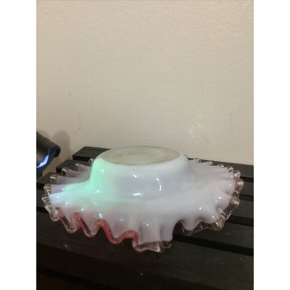 Vintage Manganese Glass Ruffled Ashtray Pink With Silver Fleck Clear Rim Trinket - Picture 4 of 7